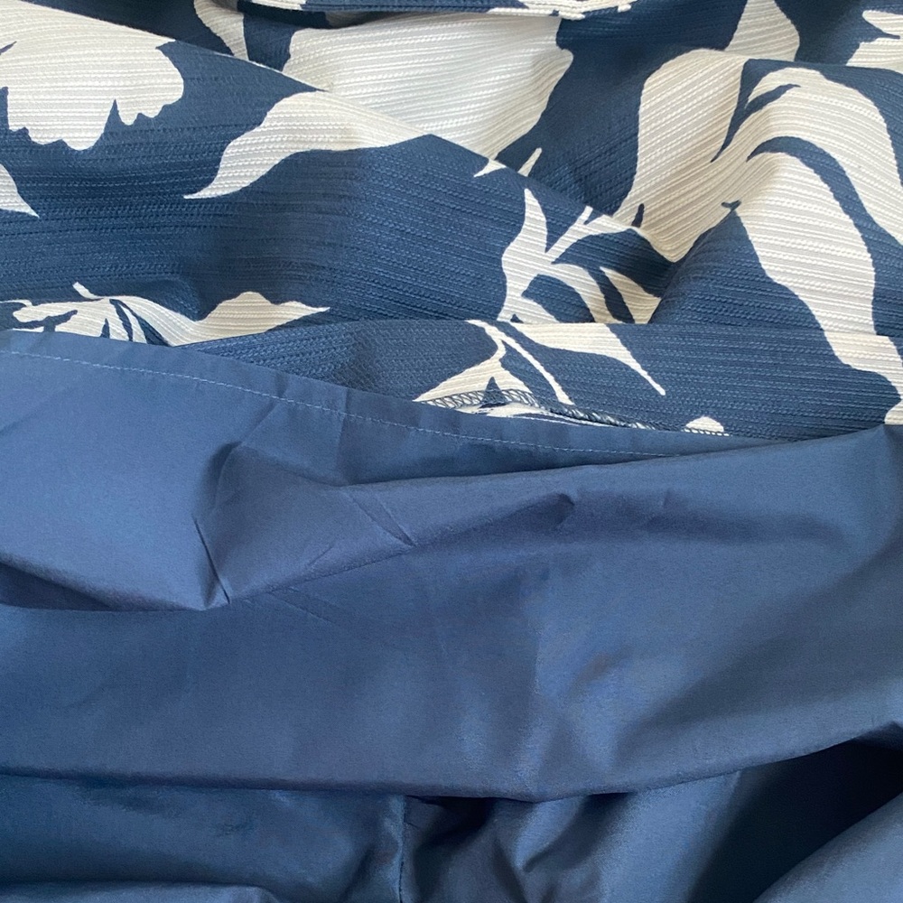 Ann Taylor Factory Lined Blue and White Floral Pencil Skirt - Picture 4 of 5